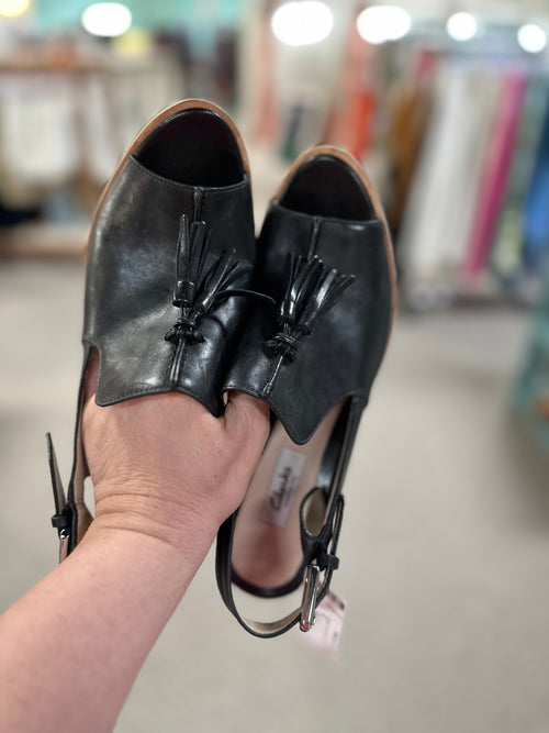 Clarks Size 9 Heel