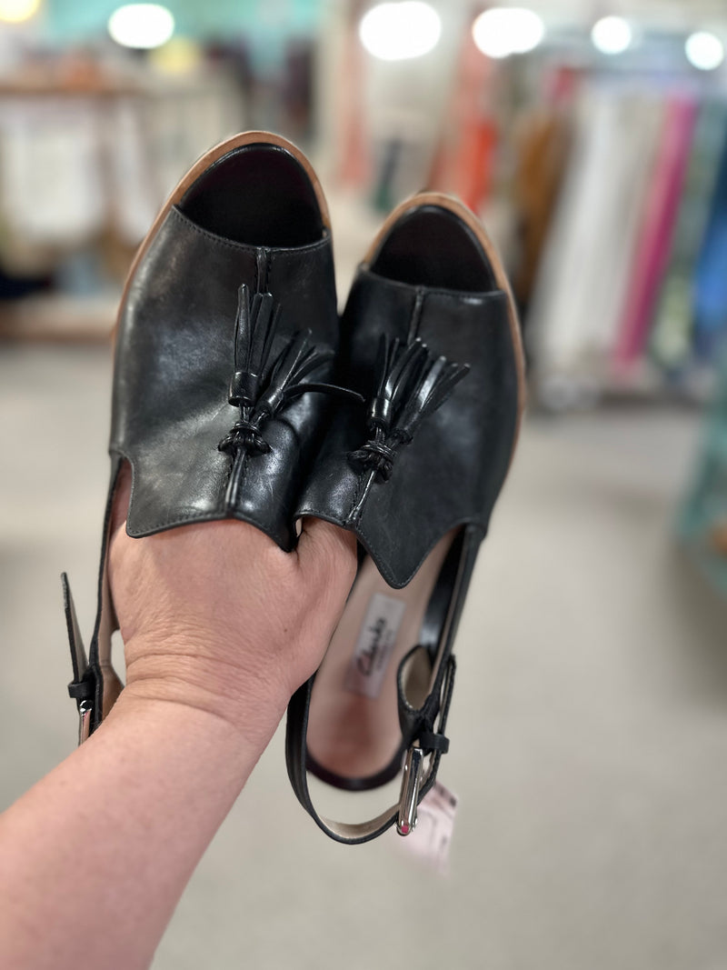 Clarks Size 9 Heel