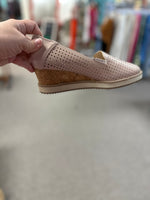 Adrienne Vitadini Size 8.5 Wedge