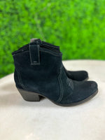 Clarks Size 8.5 Booties