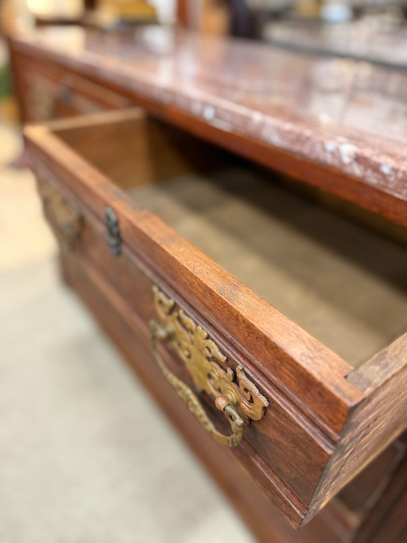 Dresser