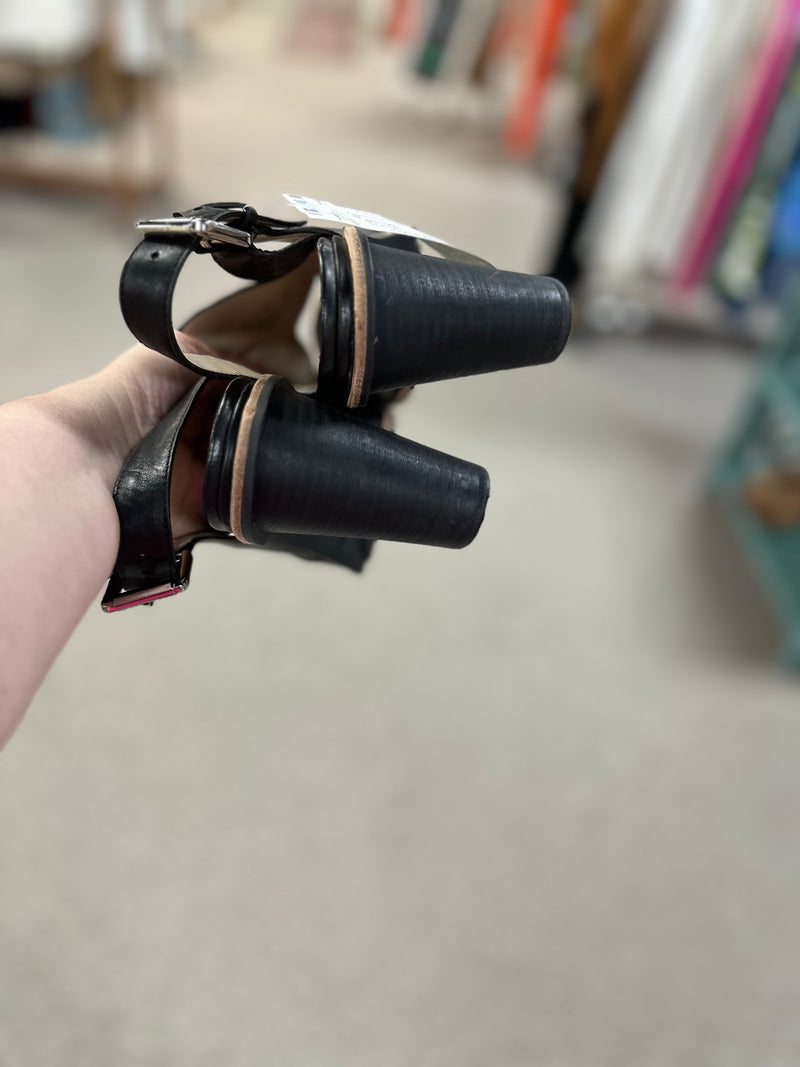 Clarks Size 9 Heel