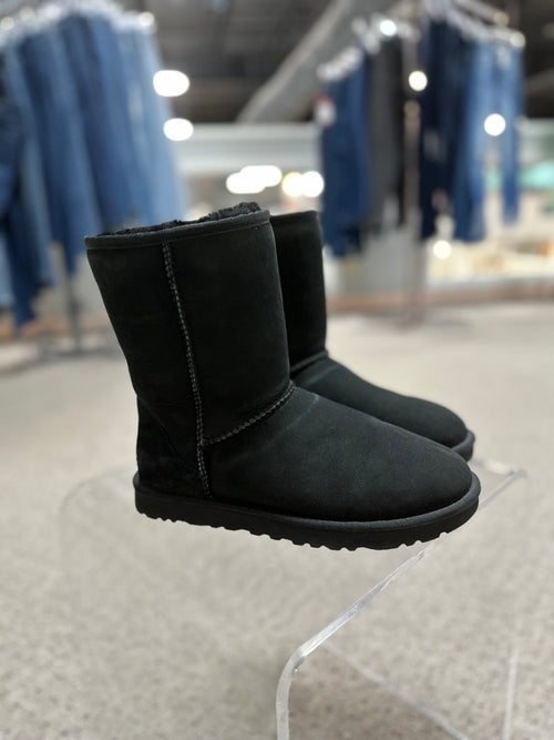 UGG Size 9 Shoes