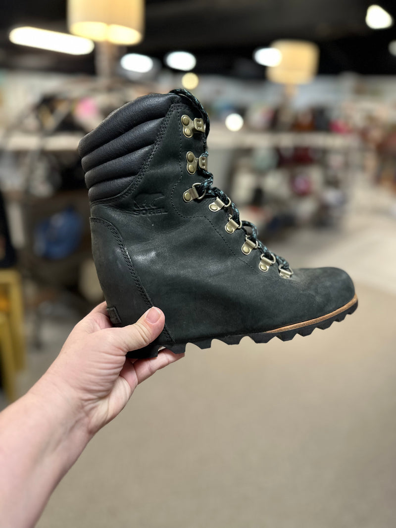 Sorel Size 8 Boots