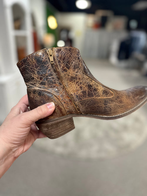 Diba True Size 8.5 Boots