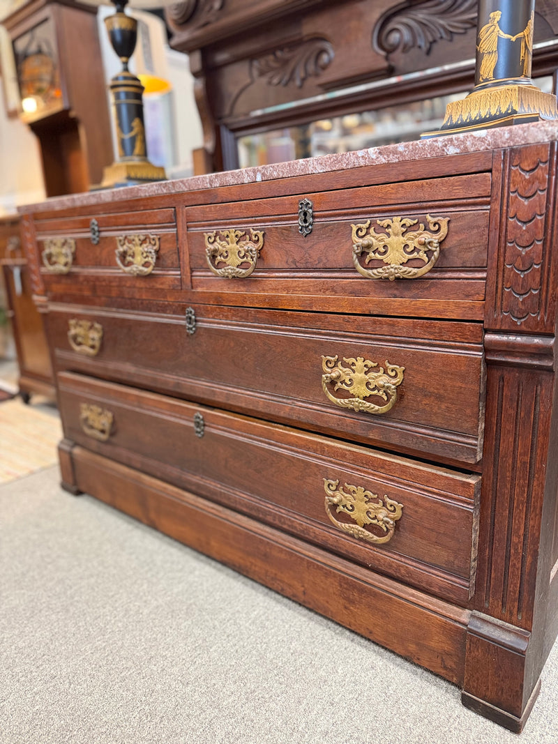Dresser