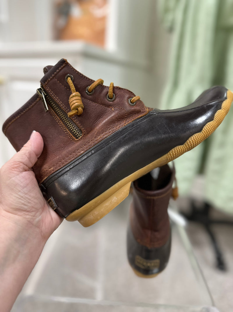 Sperry Size 8 Boots