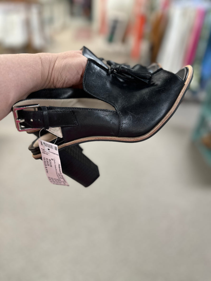 Clarks Size 9 Heel