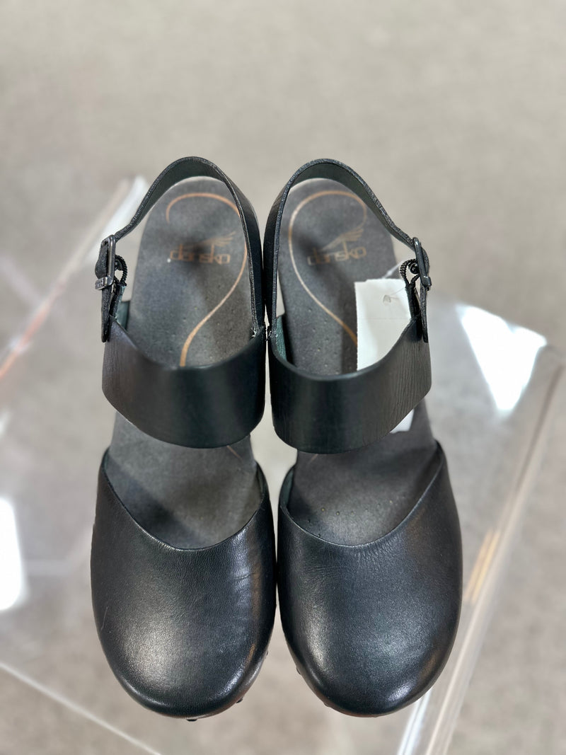 Dansko Size 40 Shoes