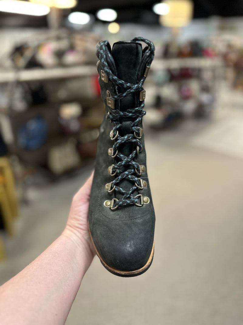 Sorel Size 8 Boots