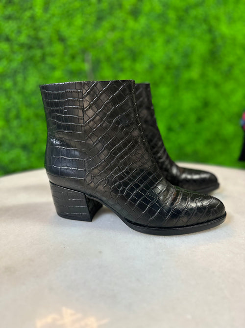 J. Mclaughlin Size 7.5 Booties