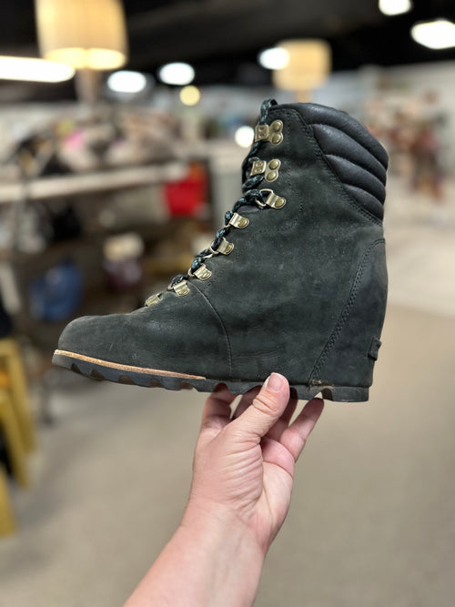 Sorel Size 8 Boots