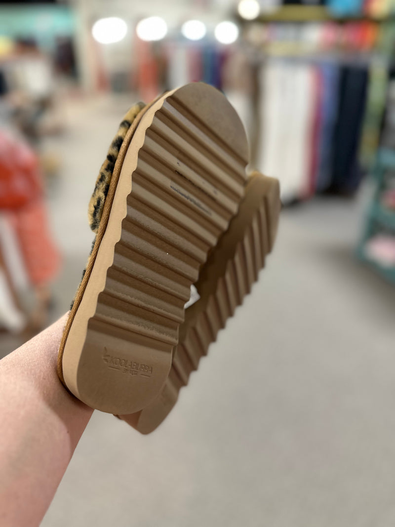KoolaBurra by UGG Size 8 Sandals