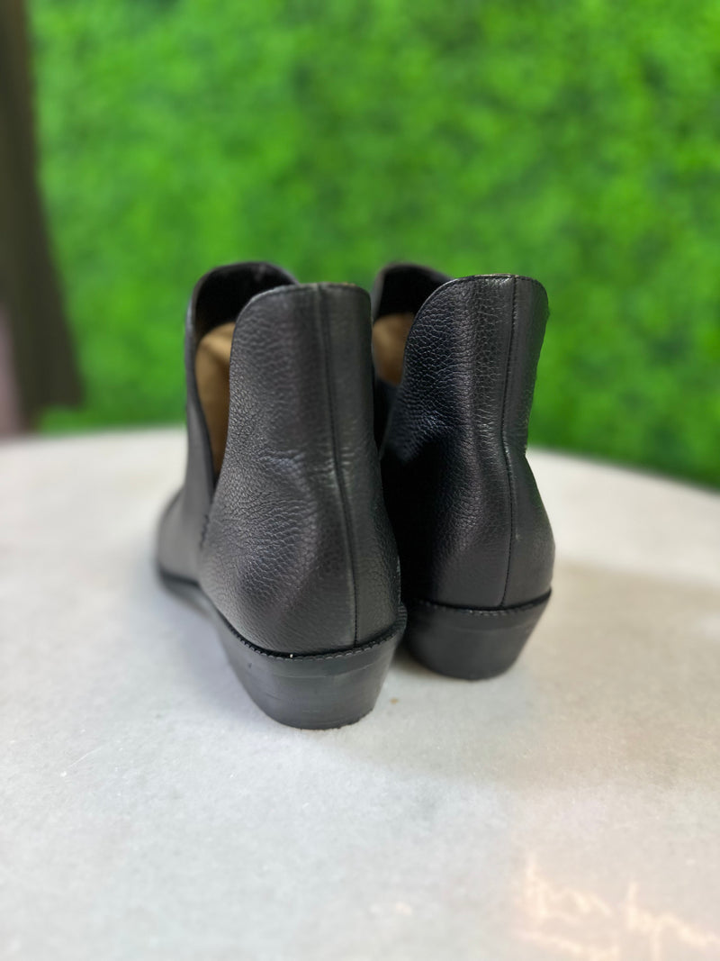 Ralph Lauren Size 8.5 Booties