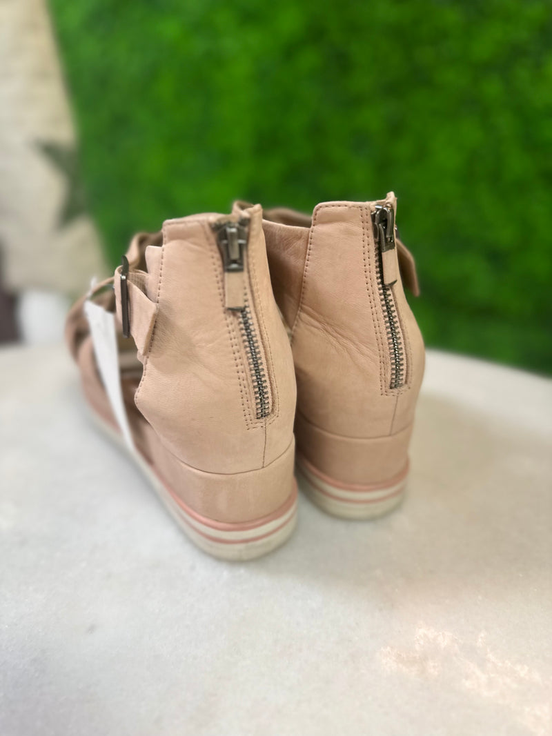 Eileen Fisher Size 10 Wedge